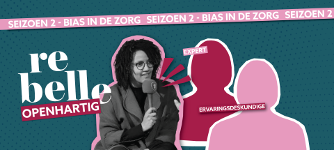 Onze podcastpresentator Jade zit klaar met een microfoon in de hand om sprekers te ontvangen. Die zijn anoniem afgebeeld met een rode en een roze omtrek van een menselijke figuur.